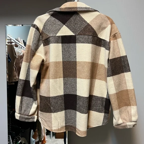 Vici Plaid Shacket - Picture 4 of 5